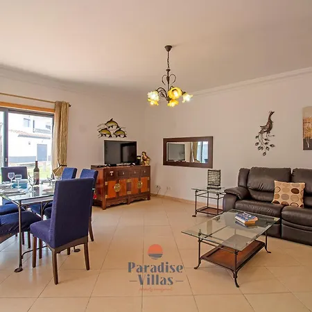 3-bedroom House With Pool In *