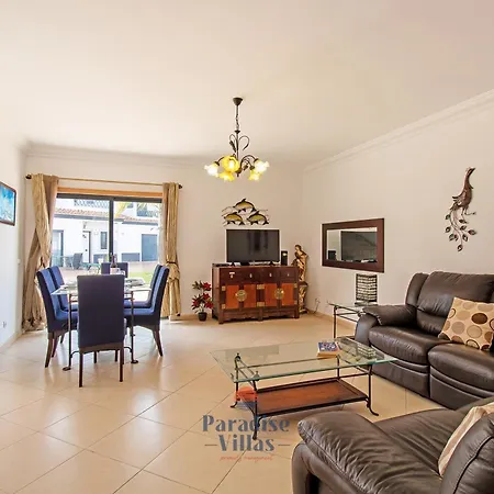 3-bedroom House With Pool In البوفيرا