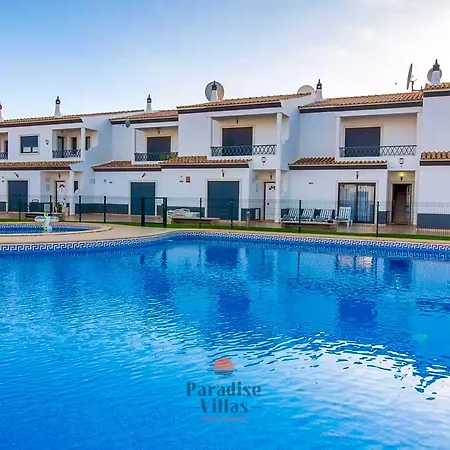 3-bedroom House With Pool In * Albufeira