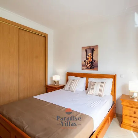 Villa 3-bedroom House With Pool In Albufeira