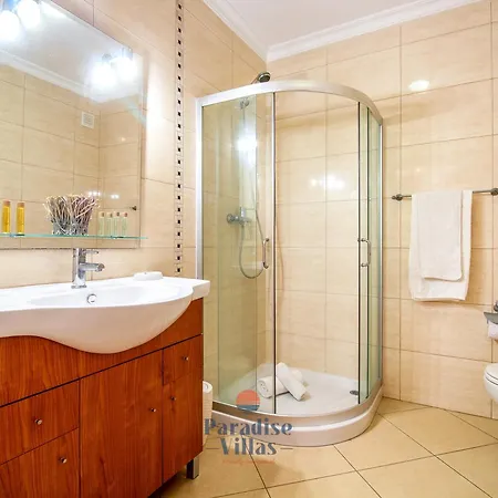 3-bedroom House With Pool In البوفيرا