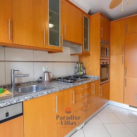 3-bedroom House With Pool In Albufeira