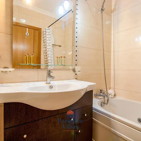 Villa 3-bedroom House With Pool In