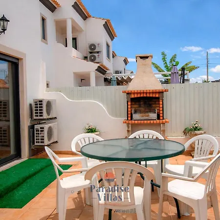 3-bedroom House With Pool In *