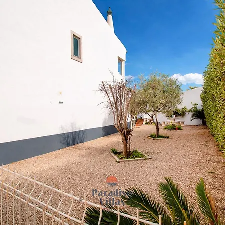 فيلة 3-bedroom House With Pool In *