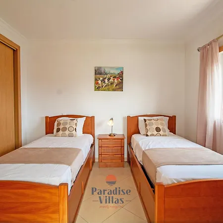 3-bedroom House With Pool In البوفيرا